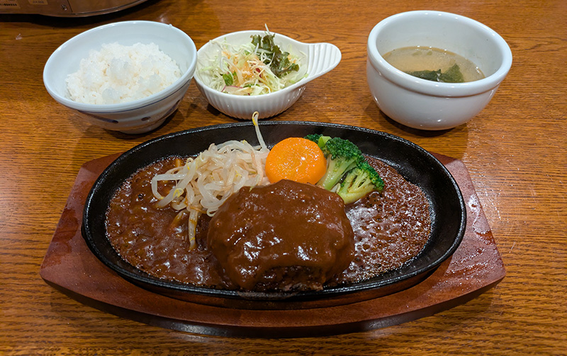 ランチ 焼肉屋さんのハンバーグ